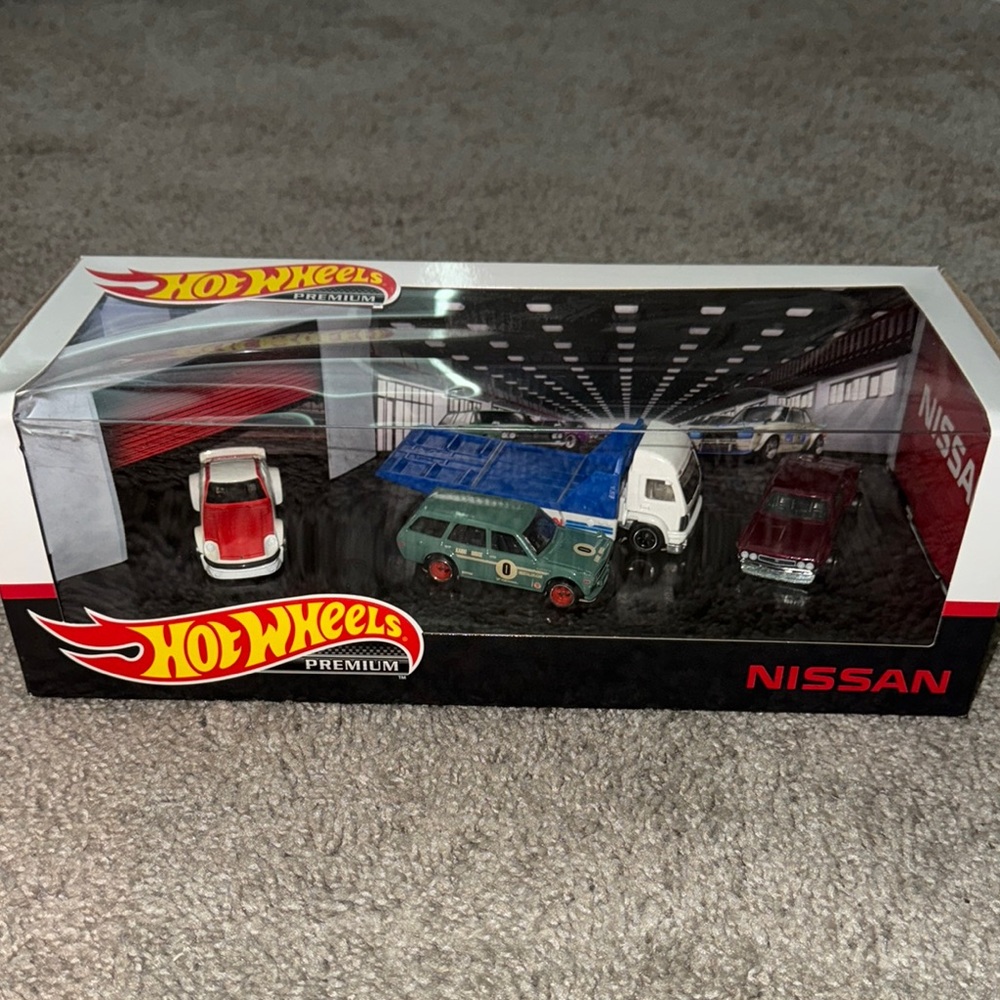 Nissan three car trailer hauler set